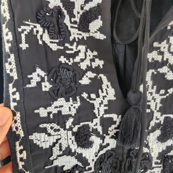 Anthropologie Embroidered Keyhole Ruffle Sleeve Black Blouse S - Picture 6 of 9